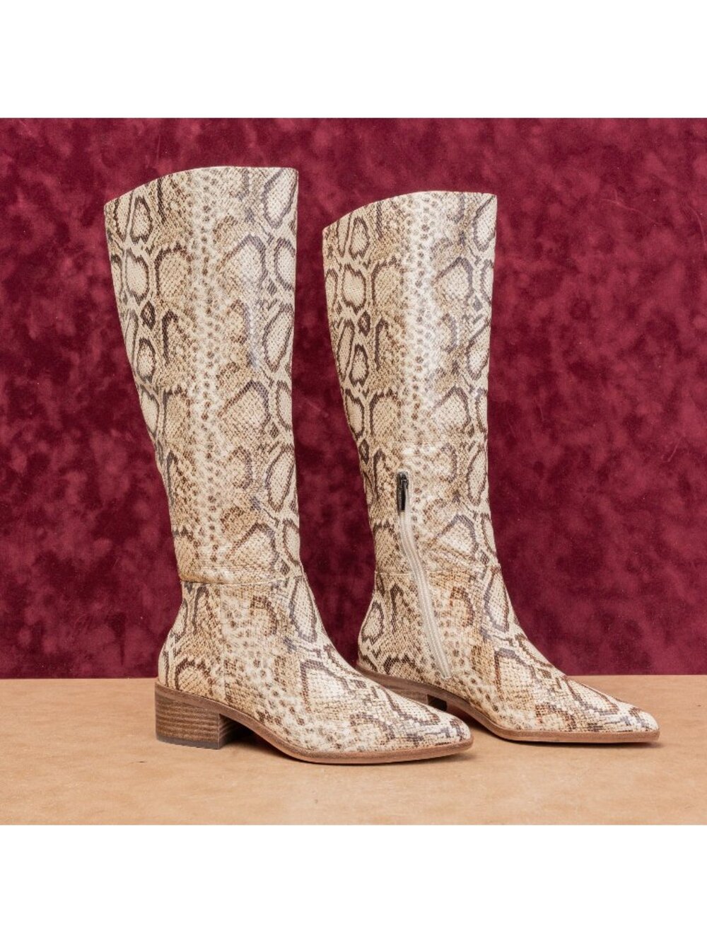 Vince Camuto Women Natural Snake Print Zip Pointy Toe Fashion Knee Boots sz 6.5